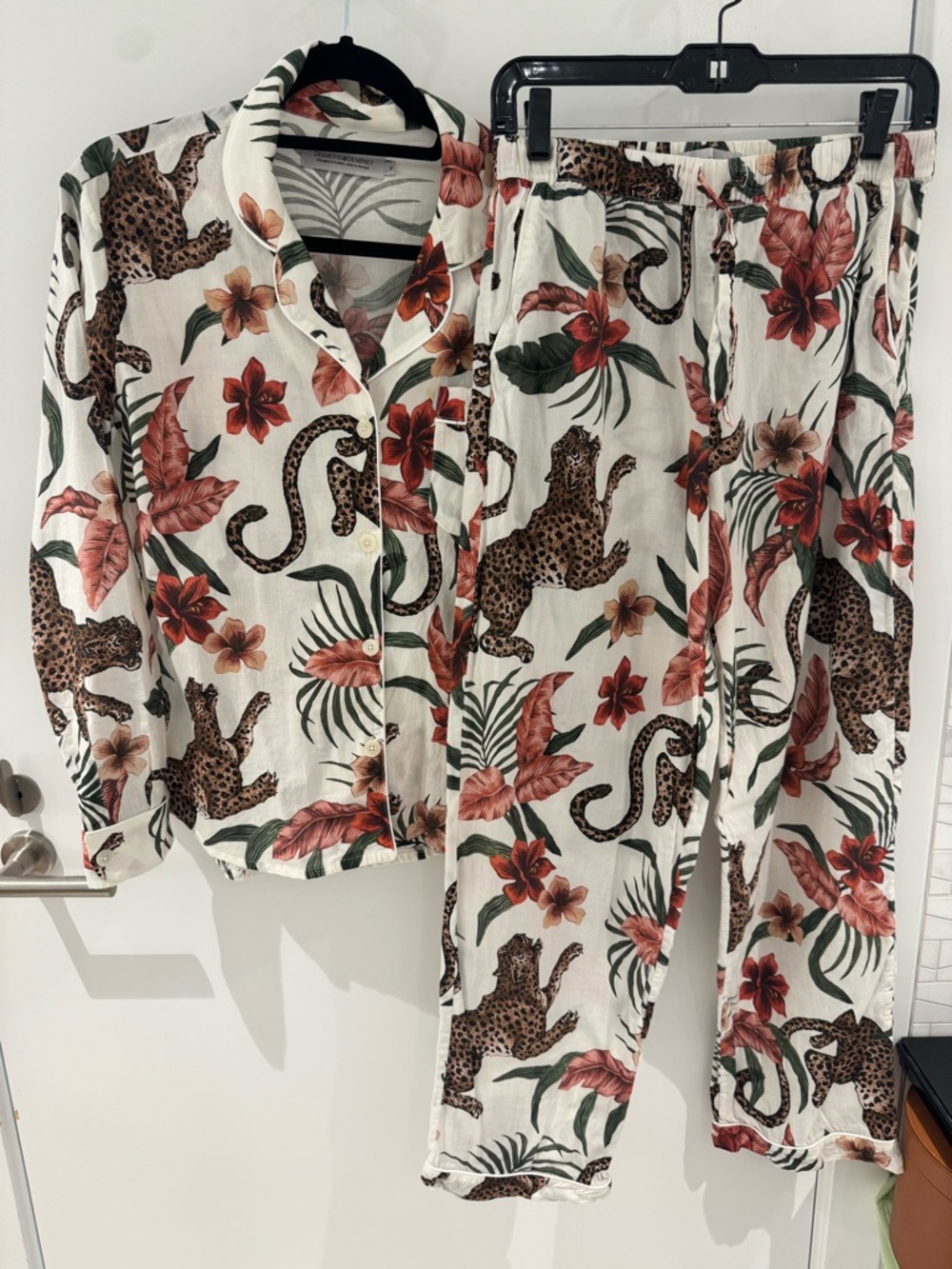 Desmond & Dempsey
Soleia Print Pajama Set
